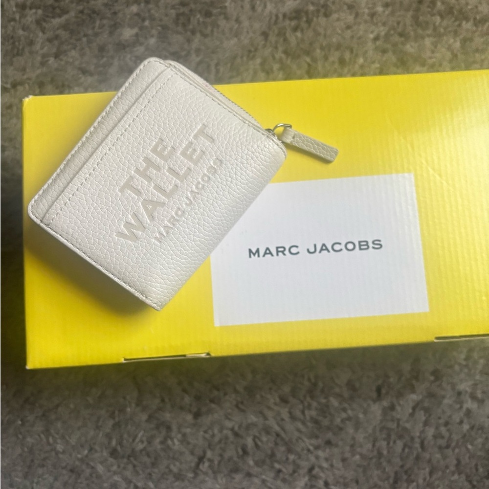 Marc Jacobs White Wallet